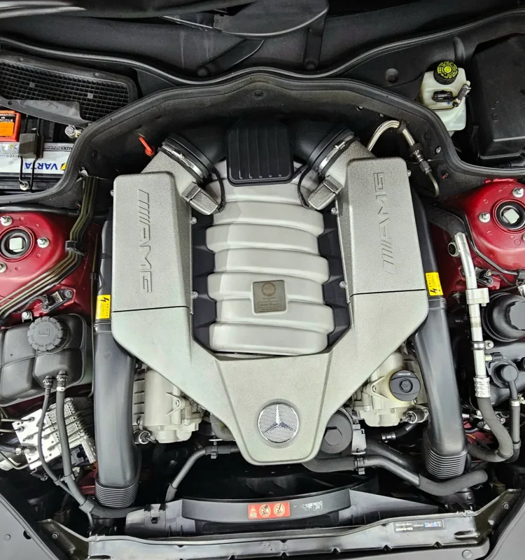 Detailing komora silnika
